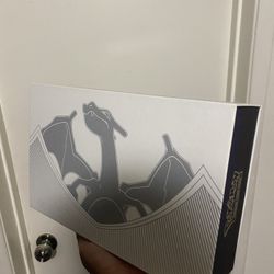 Pokémon Charizard Ultra Premium Collection 