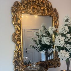 Large Gold Ornate Mirroe