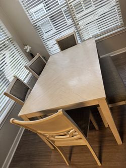 Dining Room Table & Chairs! 