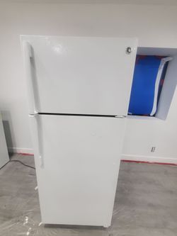Used GE refrigerator (working)