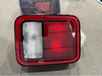 Jeep gladiator 2025 rear lights halogen