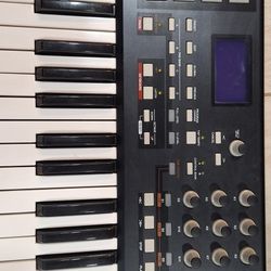 Akai Professional MPK25 Portable Keyboard 