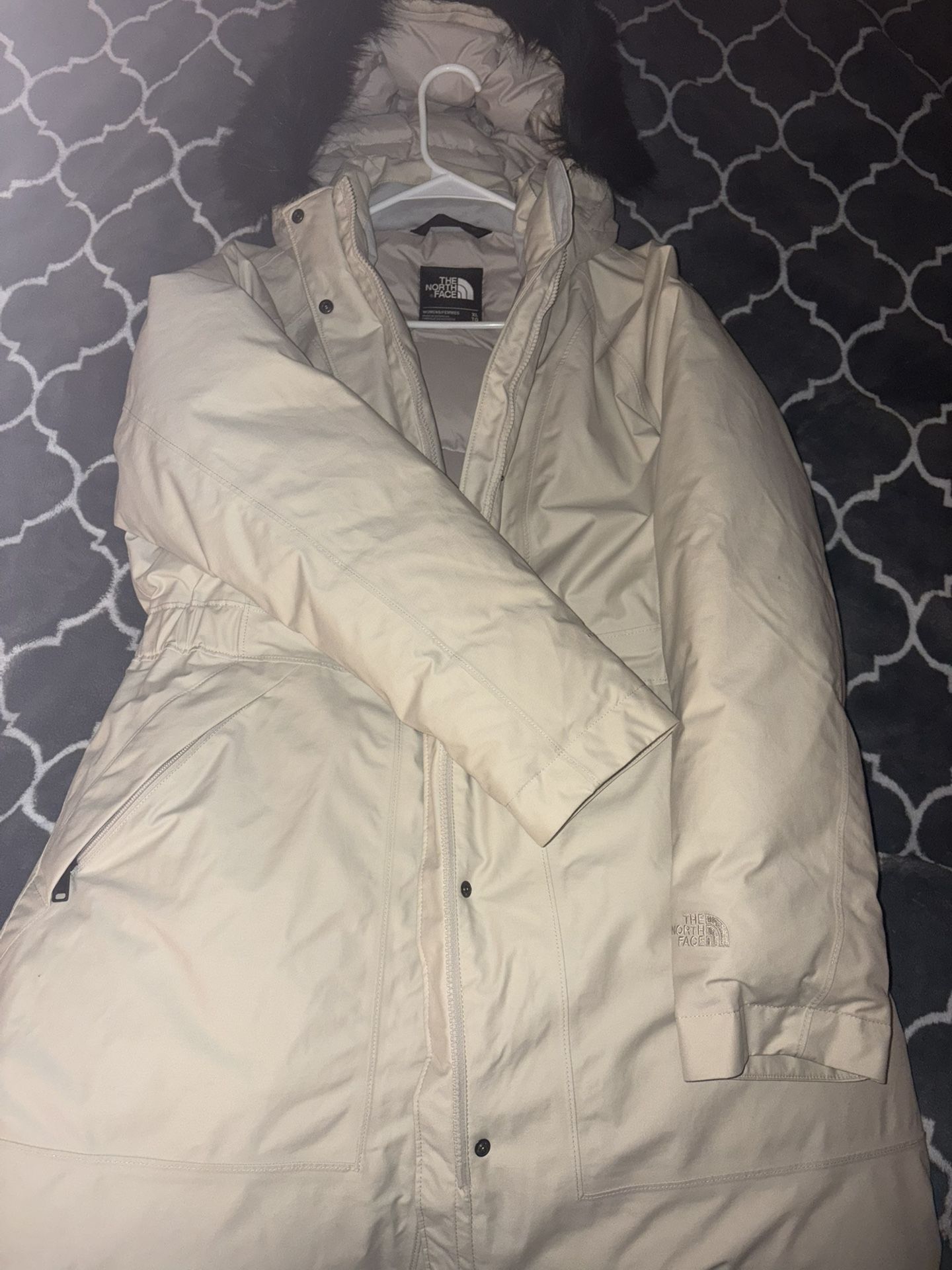 Like NEW North Face Parka 