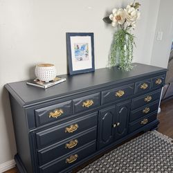 Dresser Solid Wood.    Delivery 🚚