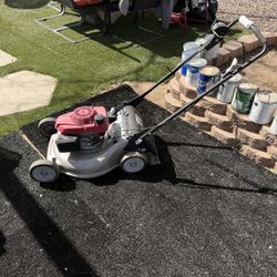 (NEEDS PULL CABLE & BAG) Honda Twin Blade 3-in-1 System Lawnmower - 2012 