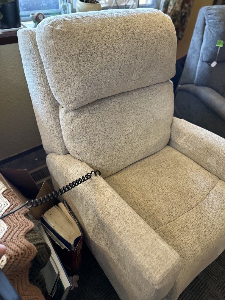 Lift Chair W Remote