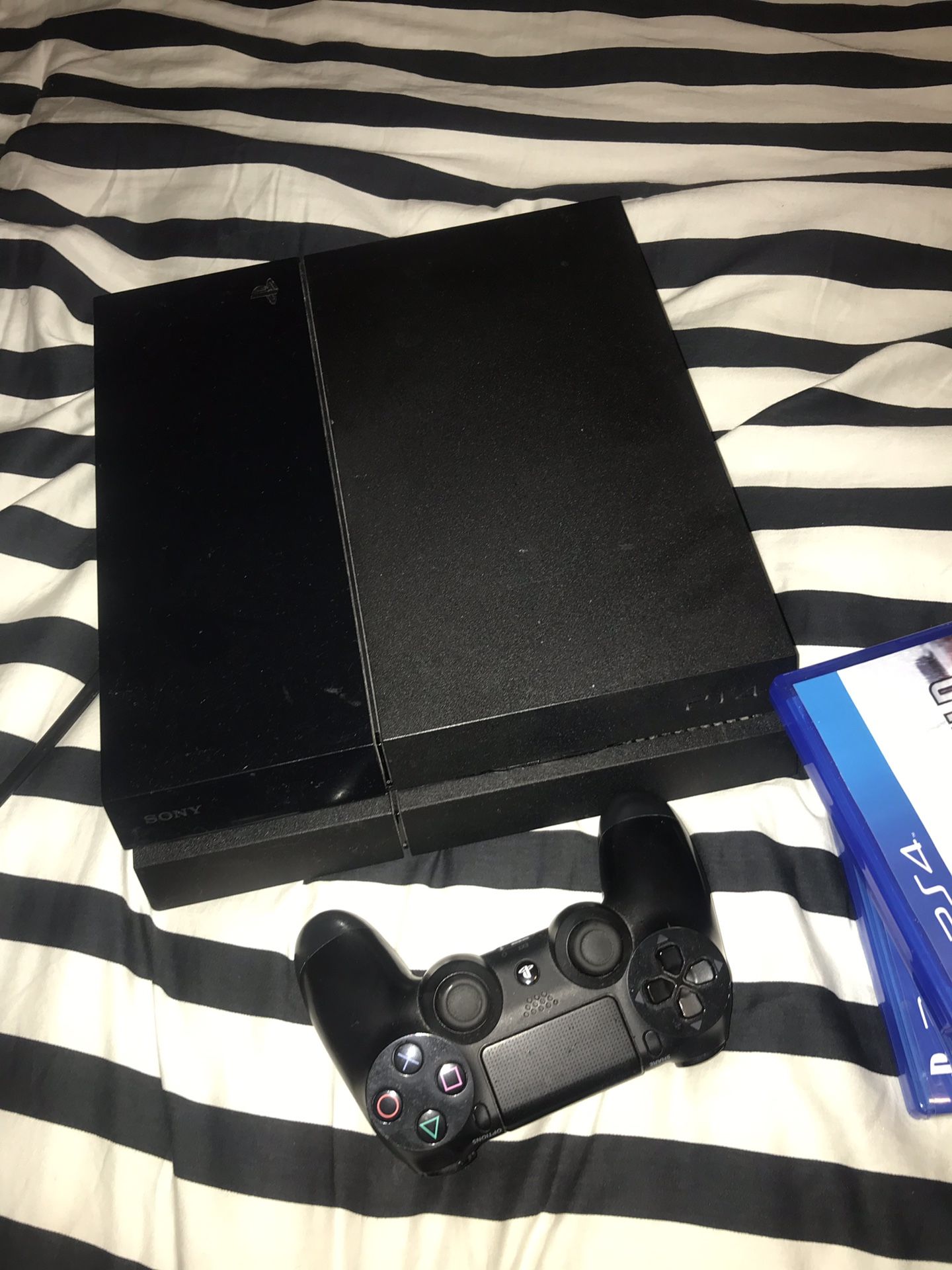 Barely used PS4 1 controller