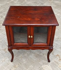 Vintage Solid Wood Side Table – Traditional Style