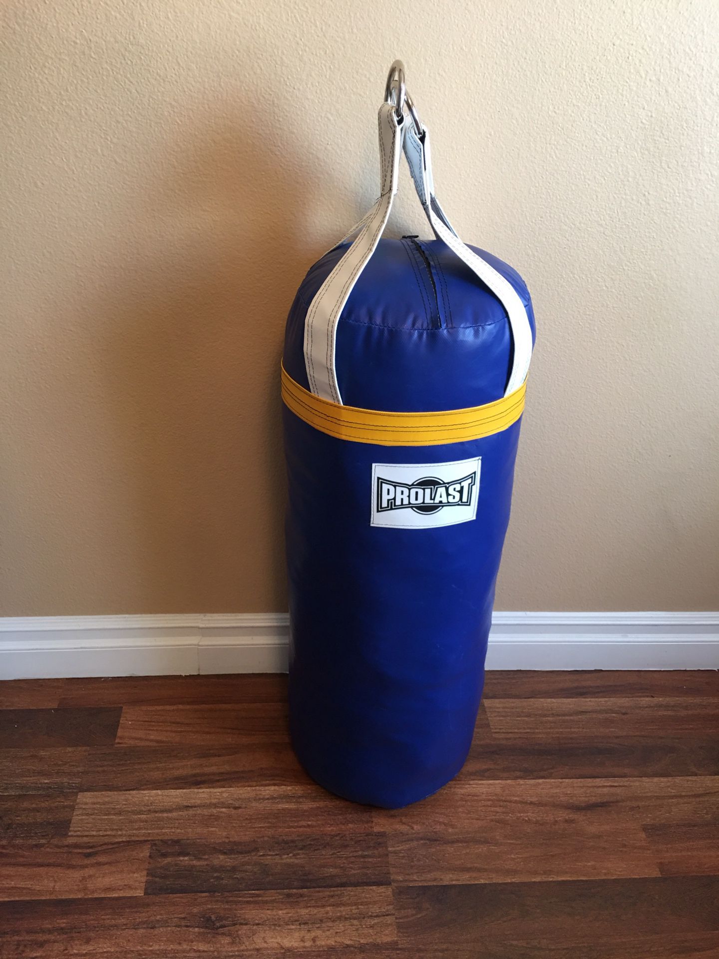 PUNCHING BAG BRAND NEW 70 POUNDS FILLED LUXURY MADE USA 🇺🇸 