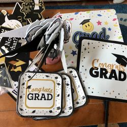 Graduation decorations / party supplies & plates