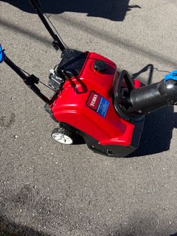 Toro power clear 4 cycle Snow blower with elect start