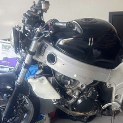 Triumph TT600