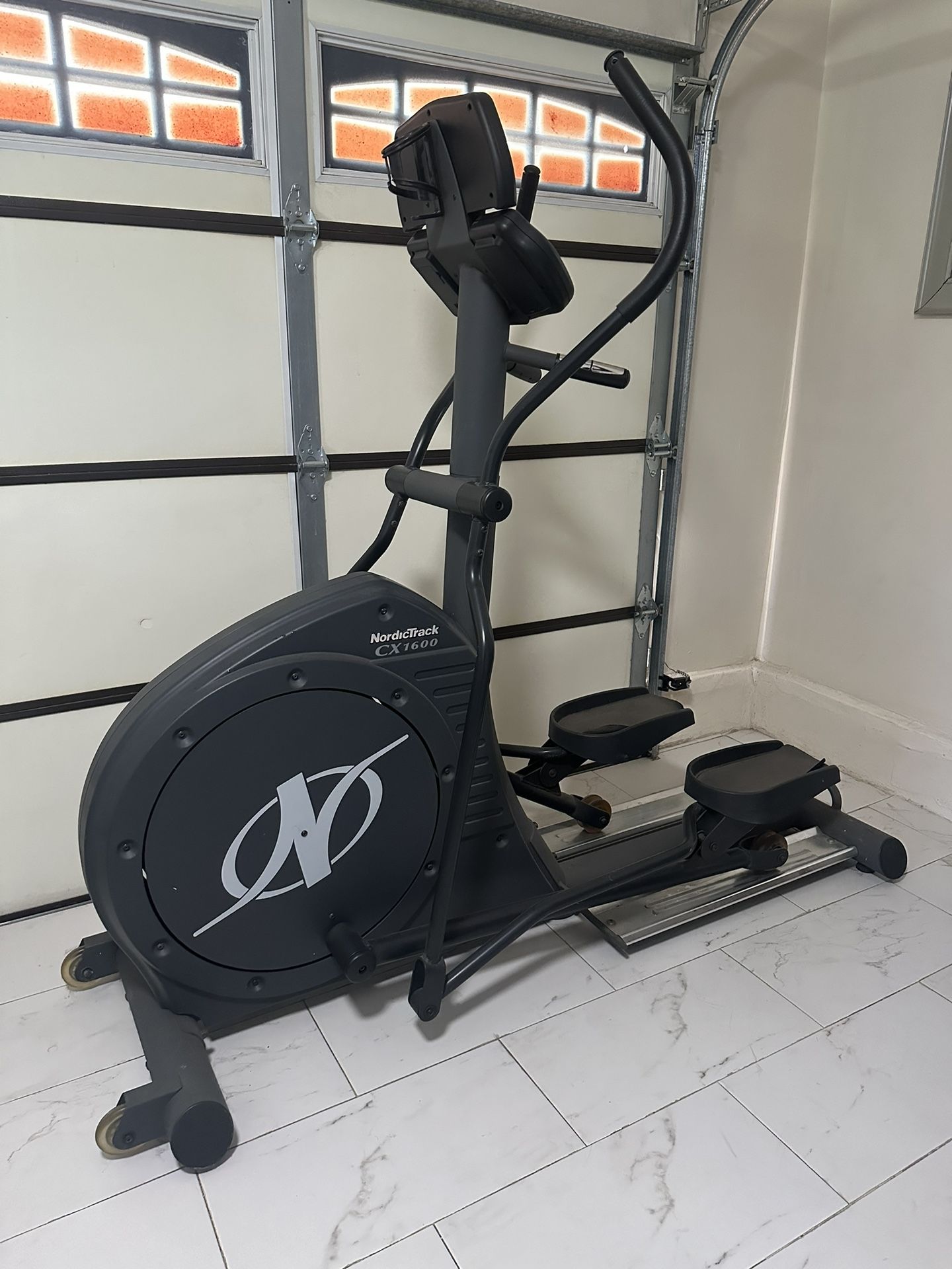 Nordictrack Elliptical miracast CX1600