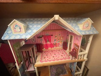 Excellent Condition 3 Story Doll House w Elevator