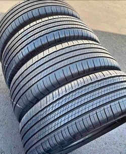 235 55 20 Michelin Tires Con 80% de Vida Las 4