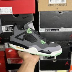 Jordan Green Glow 4s size 11.5 VNDS 