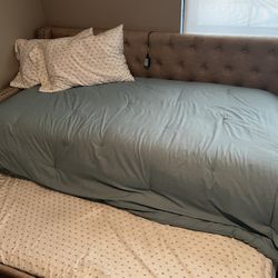 Daybed With Trundle Includes Mattresses And Bedding 