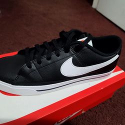 Nike Court Legacy