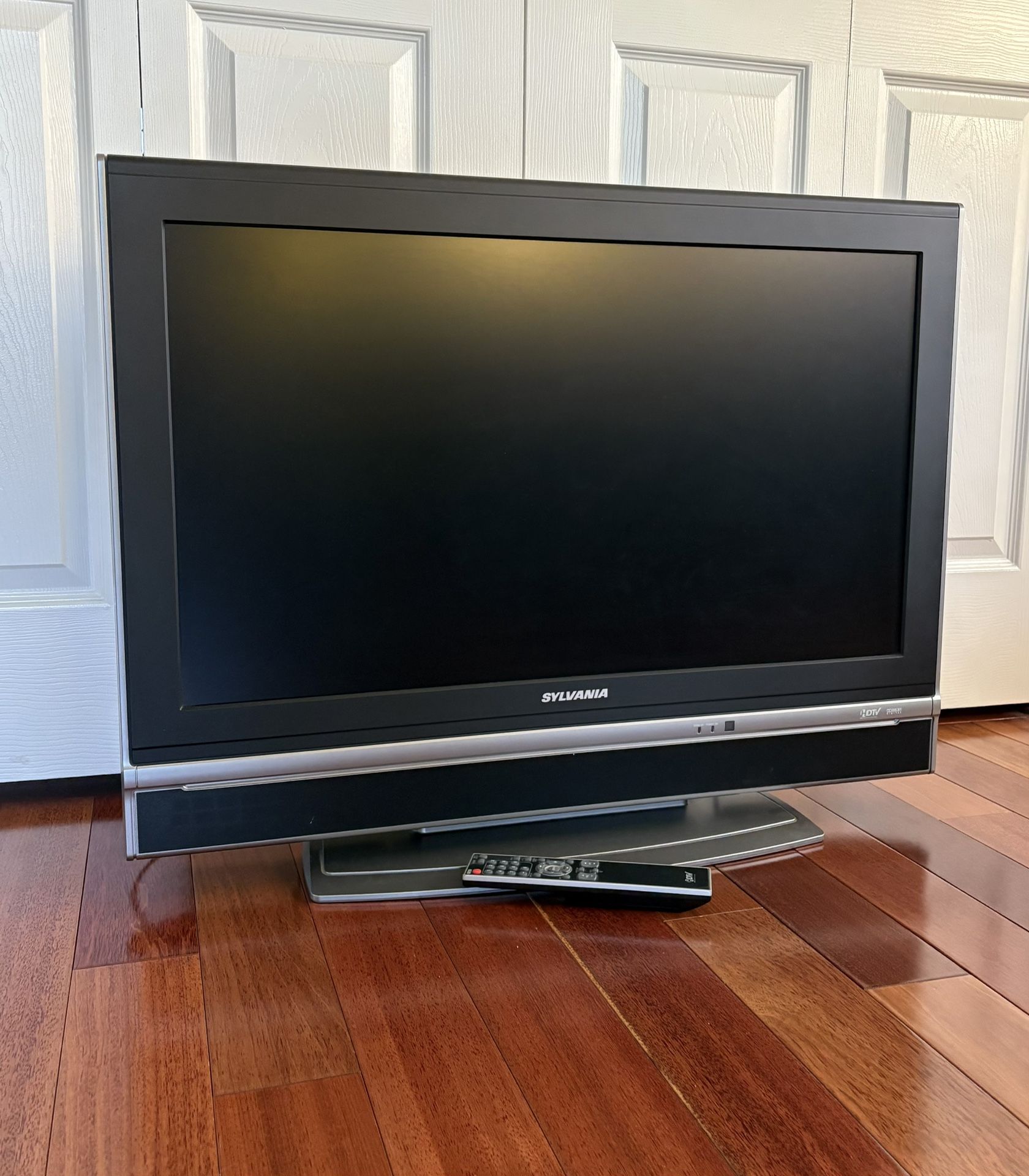 SYLVANIA LC320SS8 32” LCD Television 