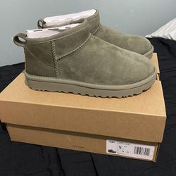 Uggs Size 5 Brand New 