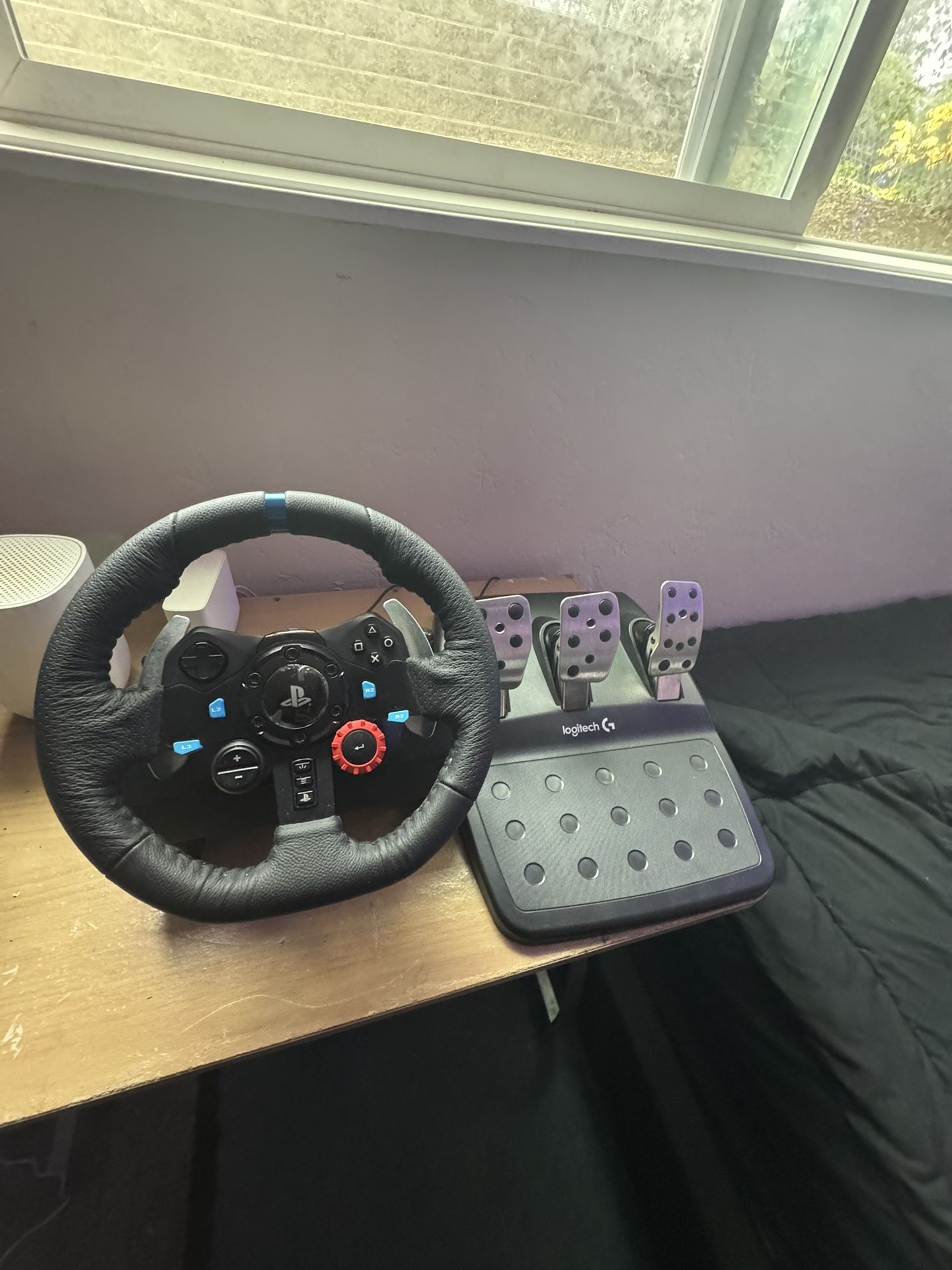 Logitech G29 Driving Force Racing Wheel