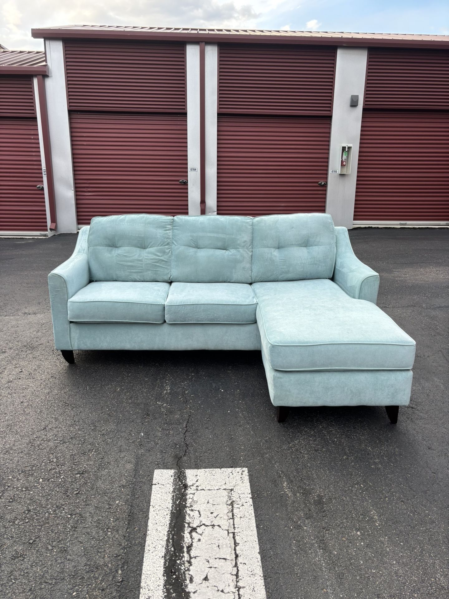 **FREE DELIVERY** Beautiful Teal-Blue L Shaped Sectional Couch