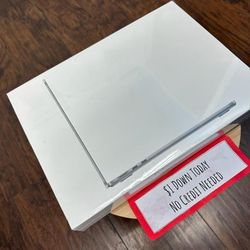 Apple MacBook 13.5inch Air M2 -PAYMENTS AVAILABLE-$1 Down Today 