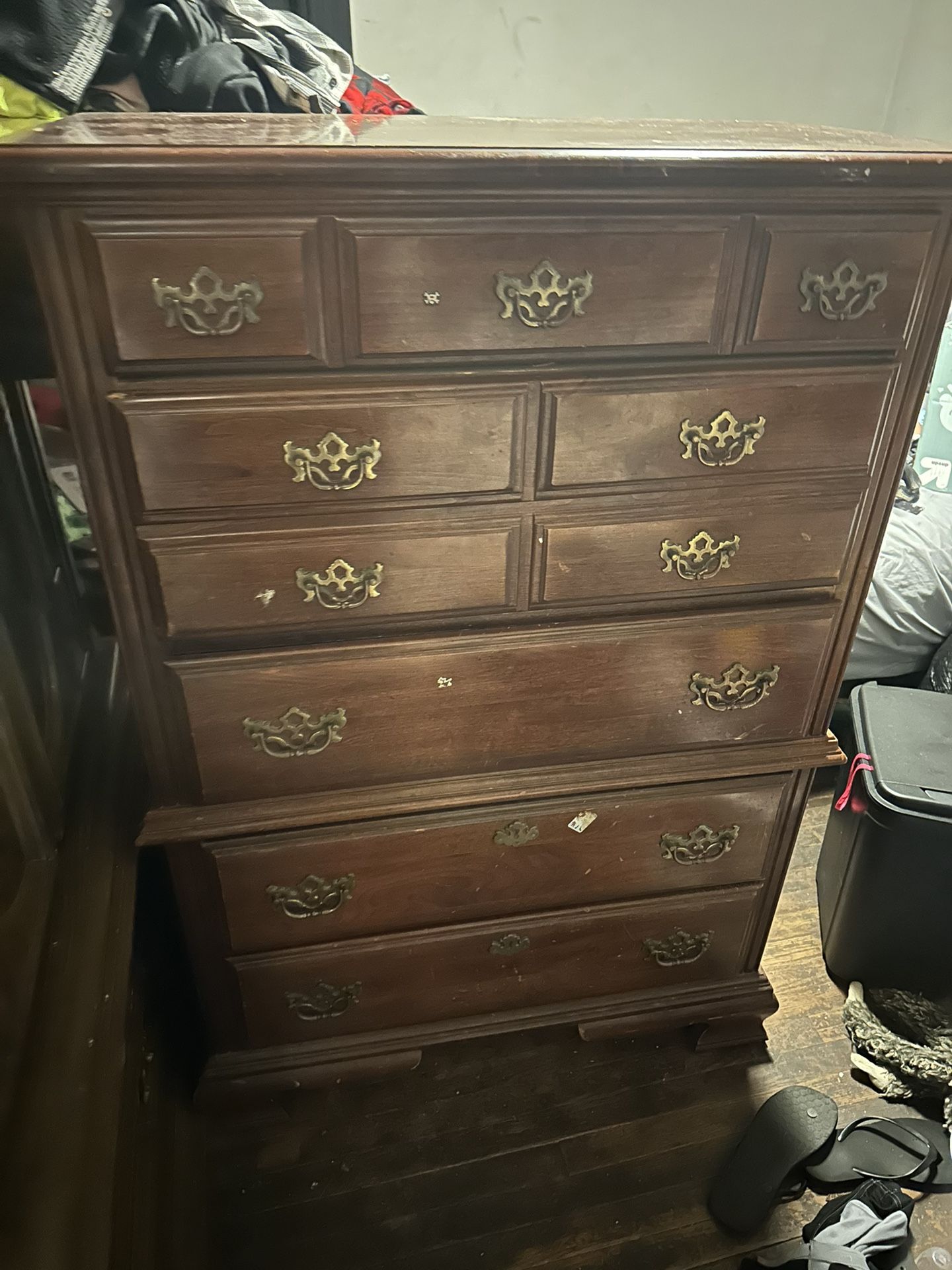 Free!!!! Dresser!!!