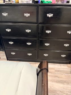 Black 8-Drawer Double Dresser, king head/foot board