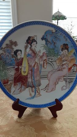 ORIENTAL DECOR CHINESE BEAUTY PLAT WITH WOODEN STAND