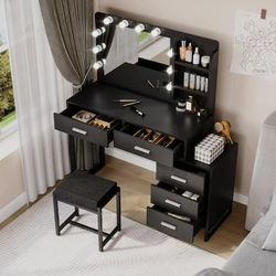Vanity Table with Mirror