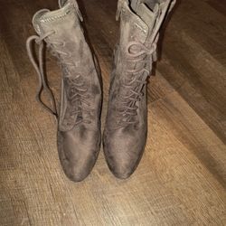 D Brand Women's size 8 gray lace-up 4" heels