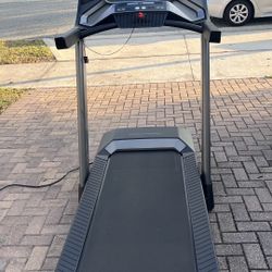 Treadmill ProForm Pro 5000 Commercial Open Box Assembled  WiFi