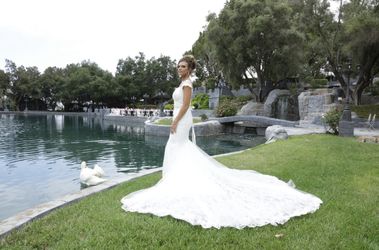 β¨ Custom-Made Lace Wedding Dress β Elegant, Comfortable & Unique β¨ πSan Diego, CA| π° Asking $450 (Paid $3,200) Optional: Matching long-train veil av