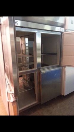8 door comercial fridge 1200$