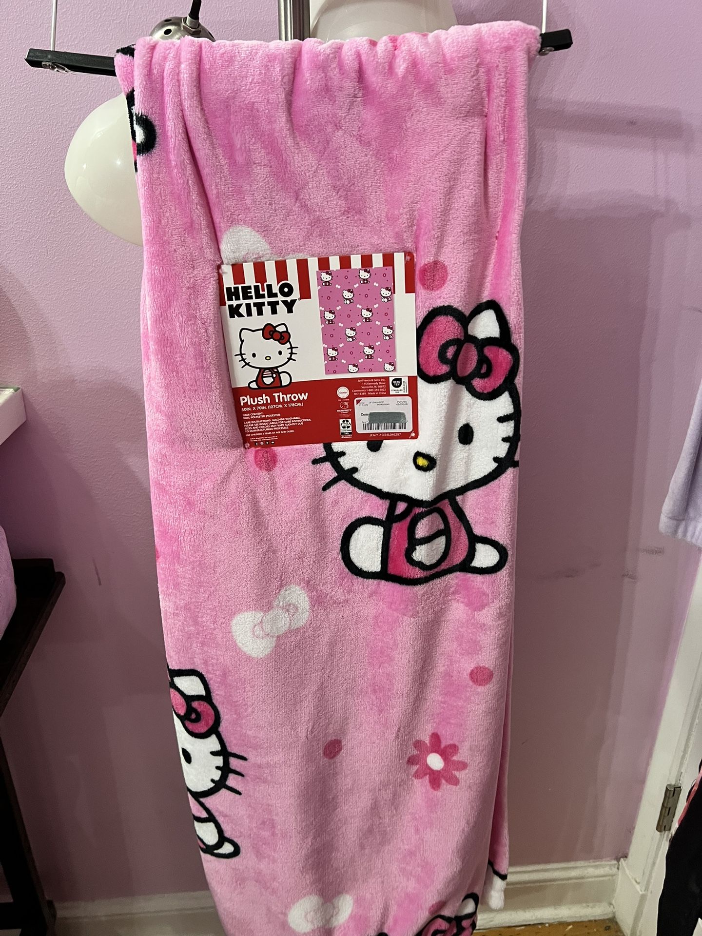 Hello kitty pink Throw
