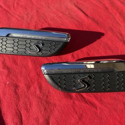 MINI Cooper S Side Vehicle Markers (Set of 2)