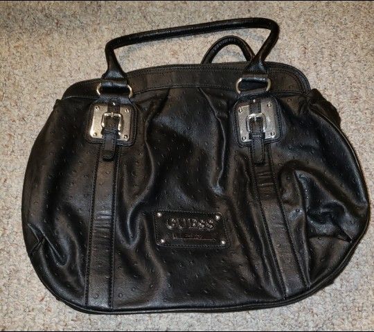 Guess Purse, like new condition see pics