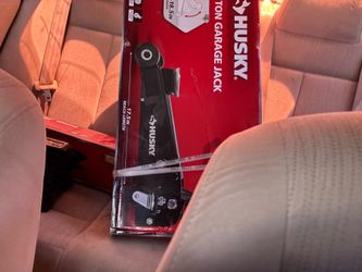 New in Box 3 ton floor jack