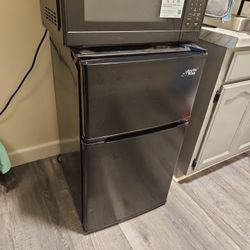 Mini Fridge 