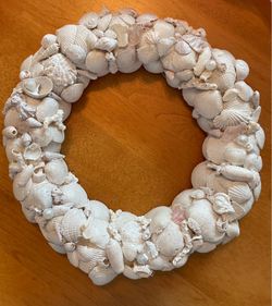 8” White Shell Wreath