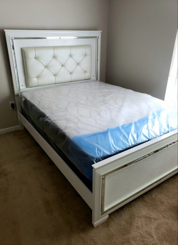 NEW QUEEN SIZE - MATTRESS AND BOX SPRING--2PCS