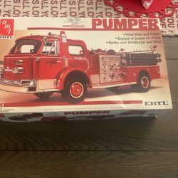 New Vintage Amt  1/25 Model Fire Pumper 