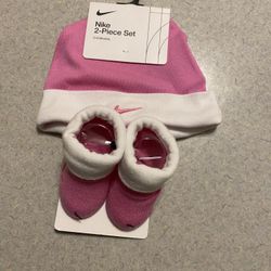 NWT 2 Pc Nike 2 -Piece Set 0-6 Months 