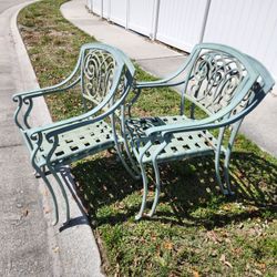 4 patio chairs great condition just need cushions