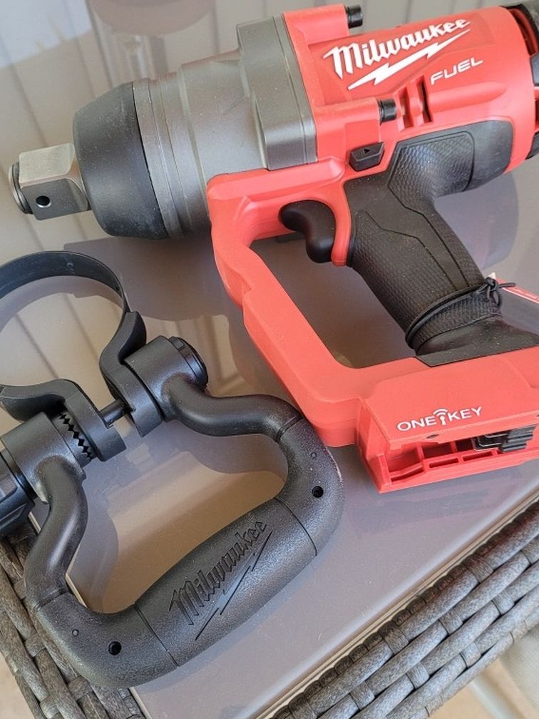 Milwaukee 1"higt Tequesta Impact Wrench W/ HONE-KEY