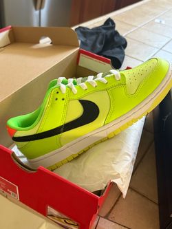 Nike dunk low … BRAND NEW .. size 8.5
