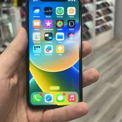 iPhone X 64Gb *Unlocked* + *With Warranty* + *With Charger*