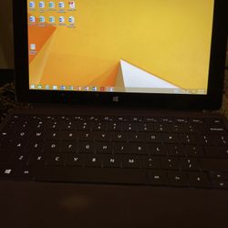 Microsoft Surface RT (Model 1516) Tablet