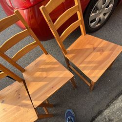Table with 4 chairs